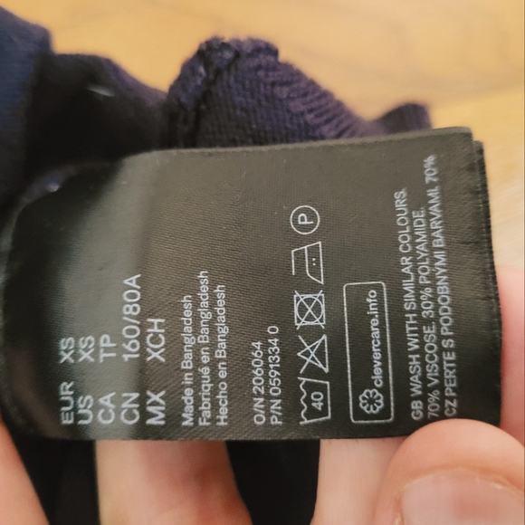 H&M navy blue sweater w scarf to match - Picture 3 of 6